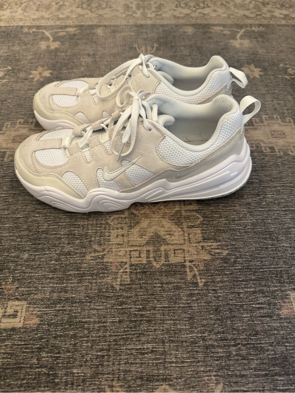 Nike Tech Hera Low Top Lace-Up Sneaker Mesh/Rubber White/Beige DR9761-100 - Picture 4 of 8